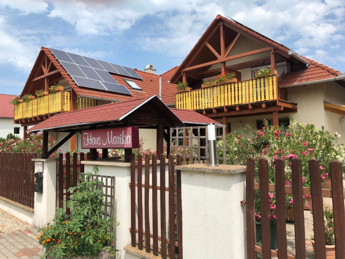 Haus Marika Hotel Siofok Ngoại thất bức ảnh