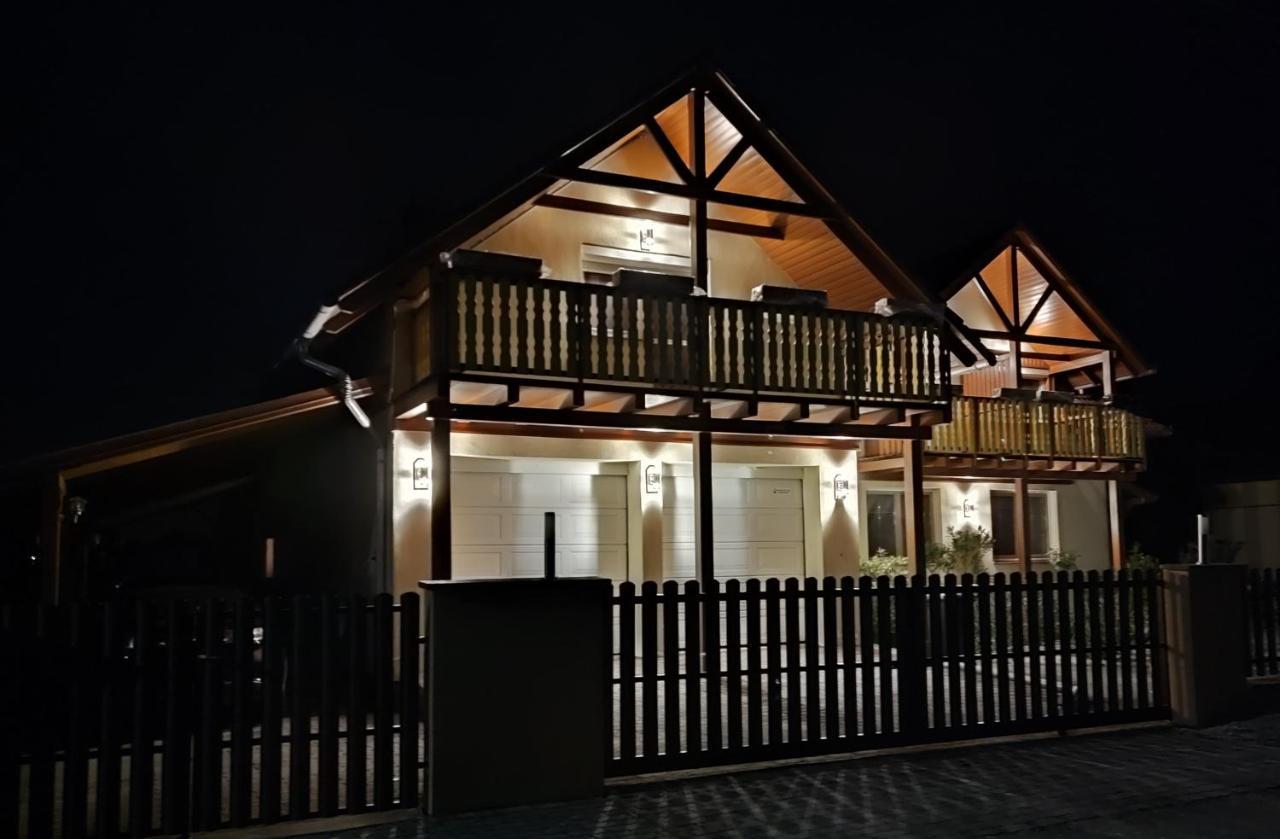 Haus Marika Hotel Siofok Ngoại thất bức ảnh