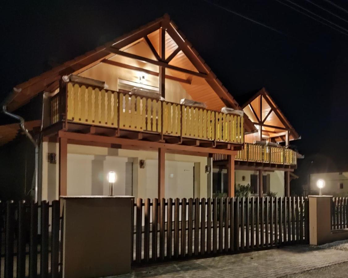 Haus Marika Hotel Siofok Ngoại thất bức ảnh