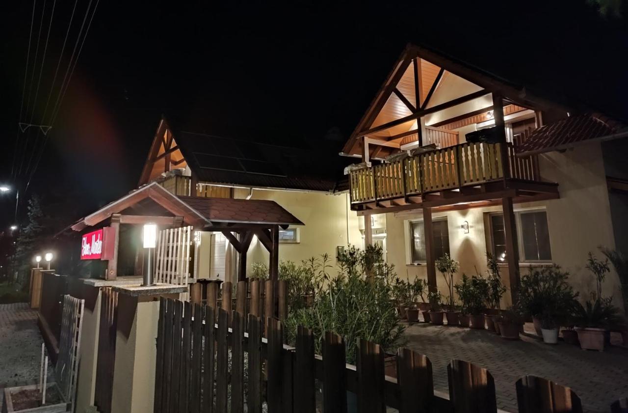 Haus Marika Hotel Siofok Ngoại thất bức ảnh