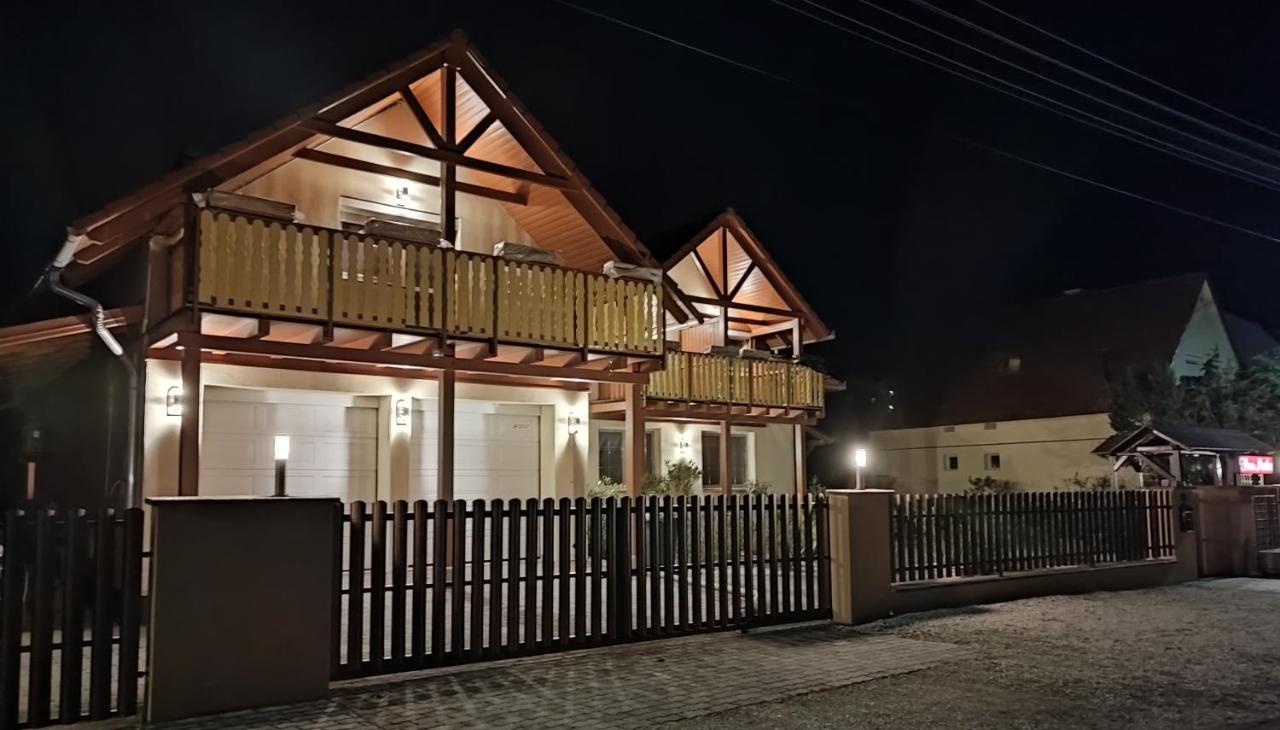 Haus Marika Hotel Siofok Ngoại thất bức ảnh