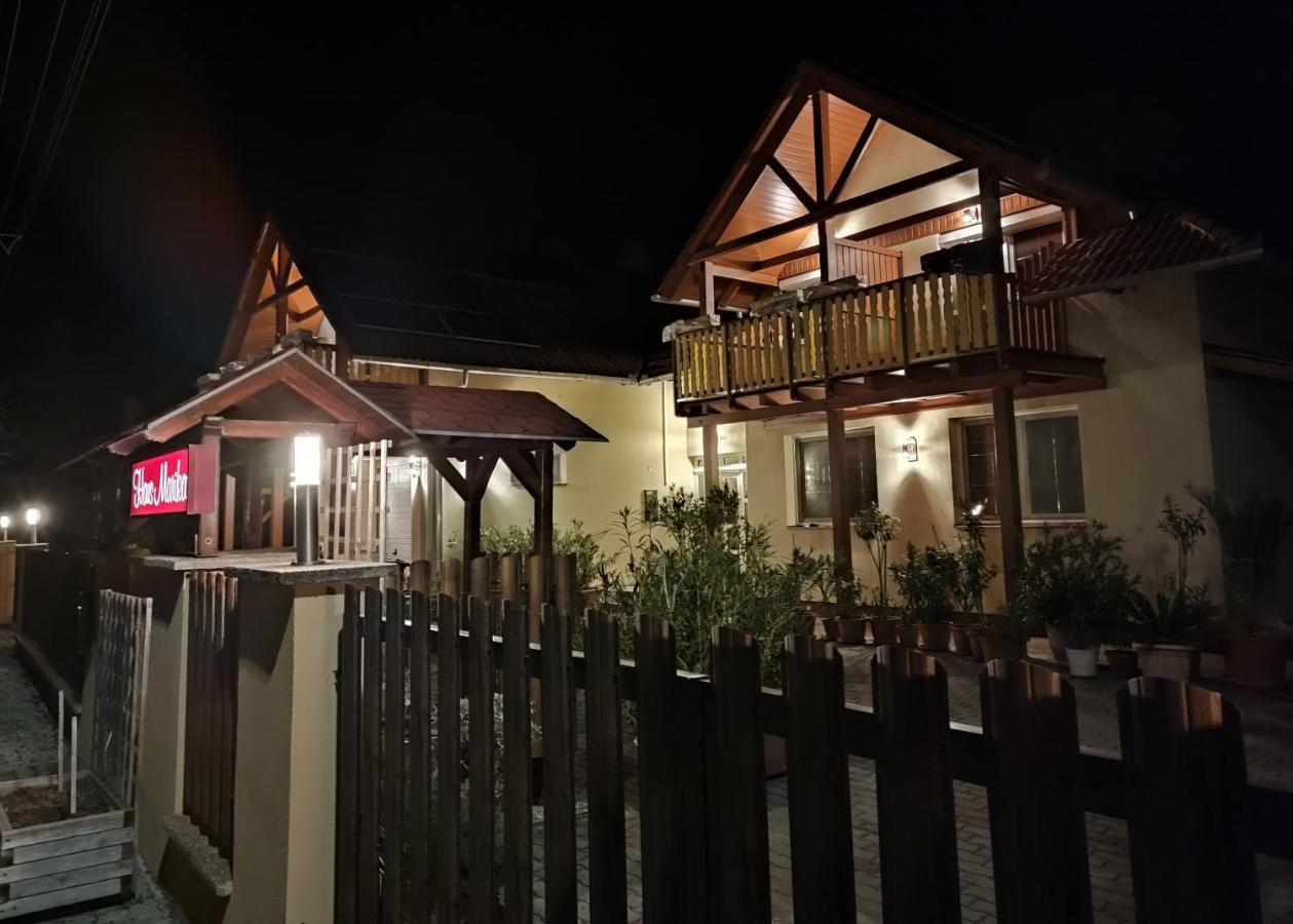 Haus Marika Hotel Siofok Ngoại thất bức ảnh