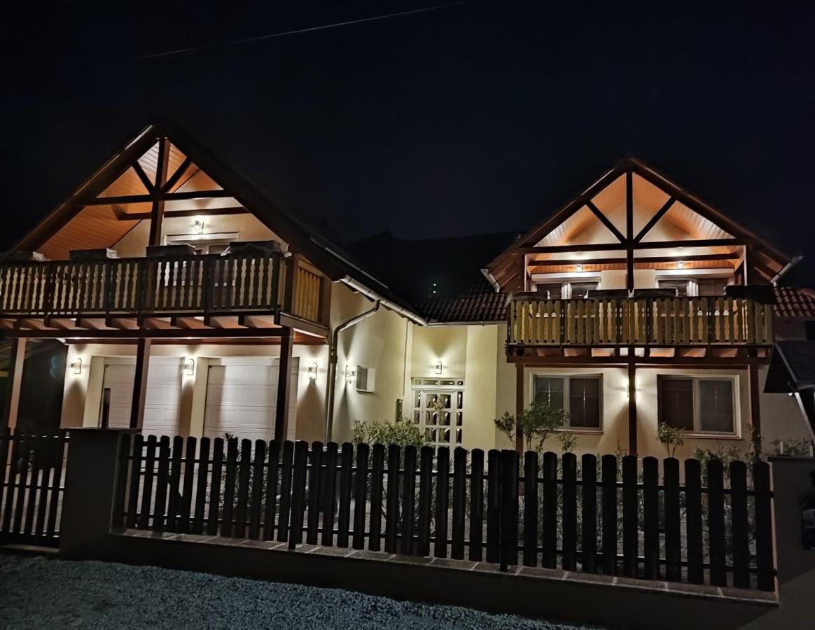 Haus Marika Hotel Siofok Ngoại thất bức ảnh