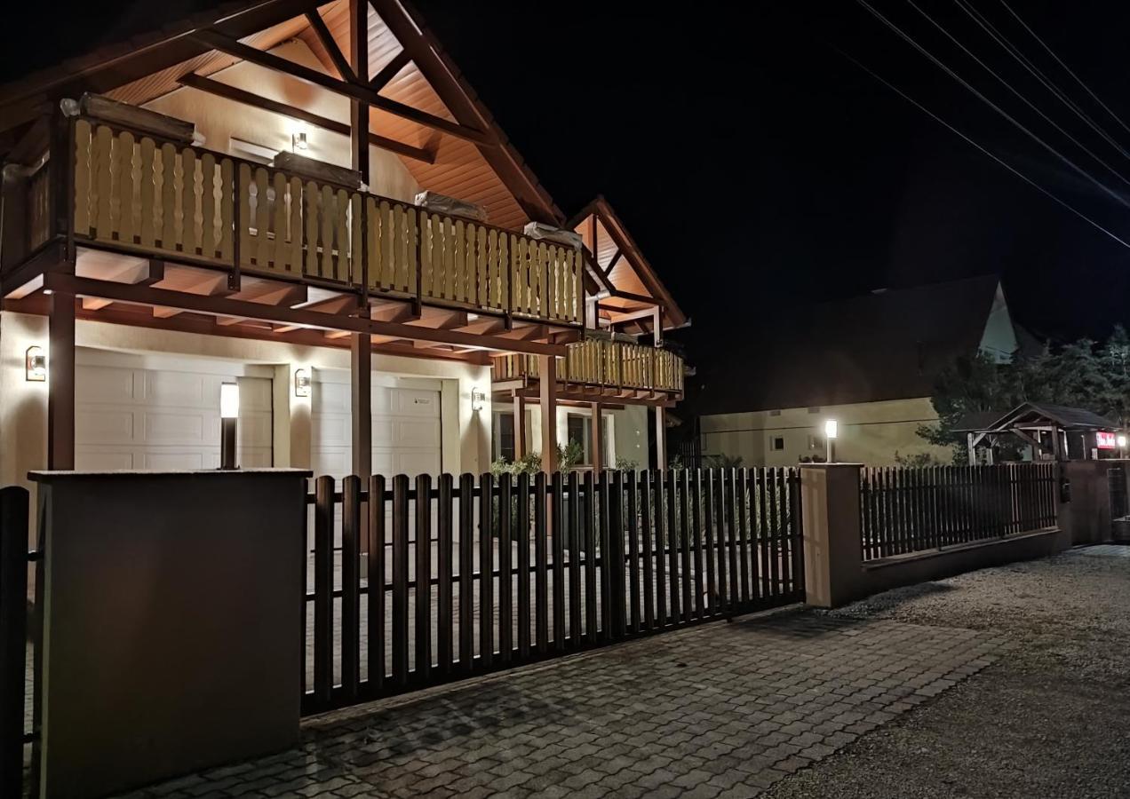 Haus Marika Hotel Siofok Ngoại thất bức ảnh